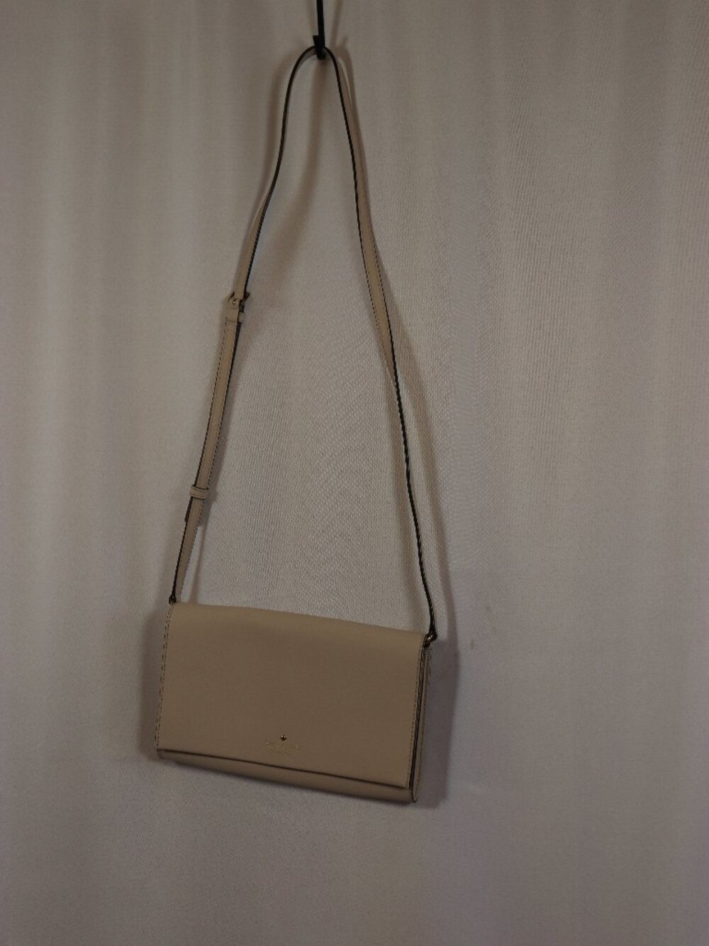 Kate Spade Off-White Satchel Purse – Classic Designer Handbag – Chic Daily Bag